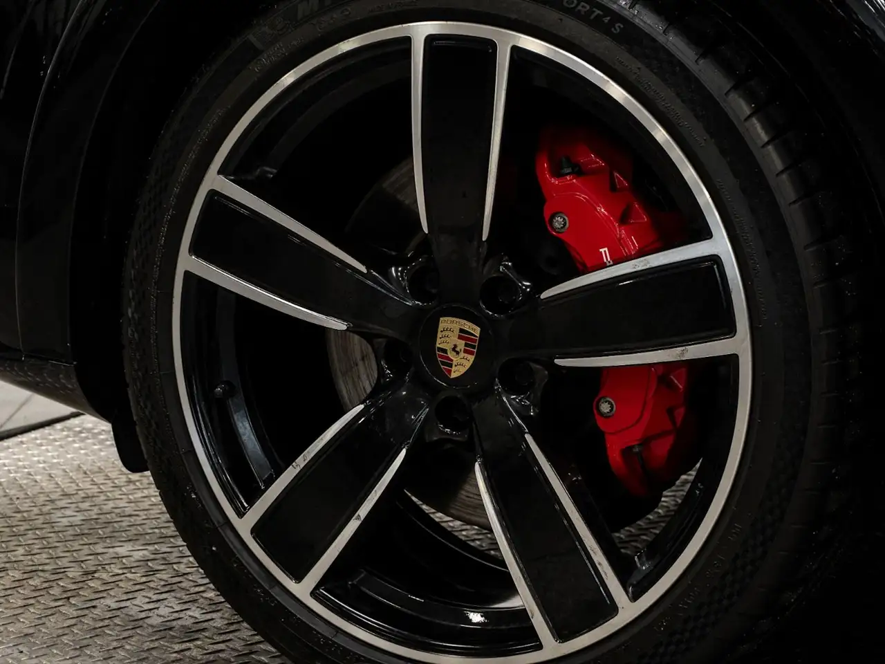 Porsche Cayenne - Image 12