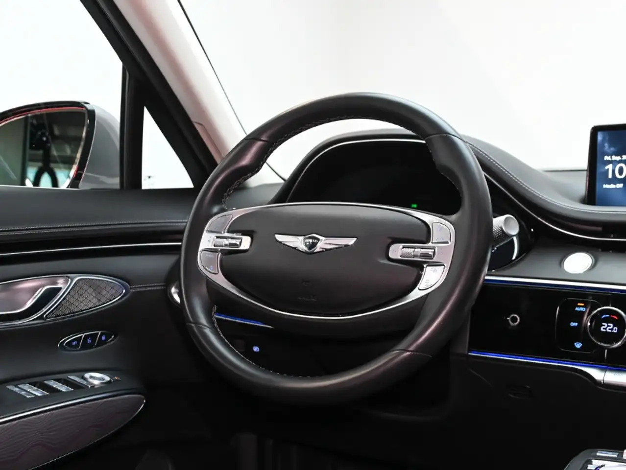 Genesis GV70 - Image 23