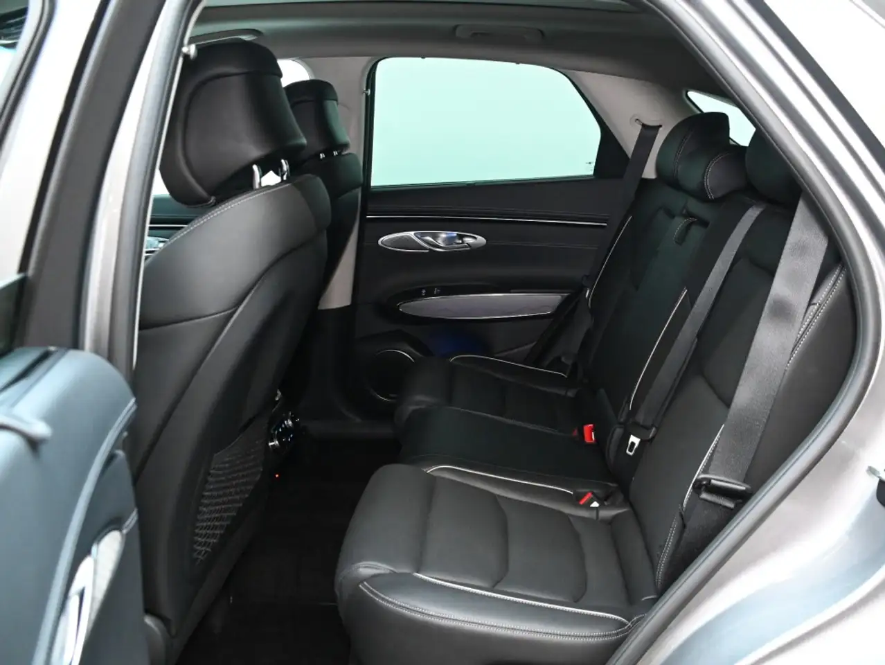 Genesis GV70 - Image 12