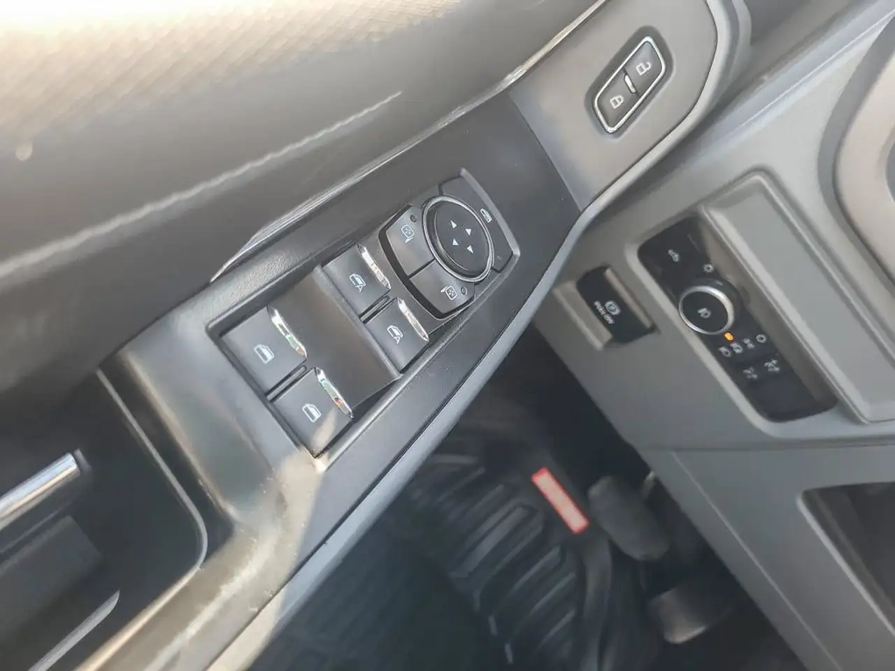 Ford F-150 - Image 22