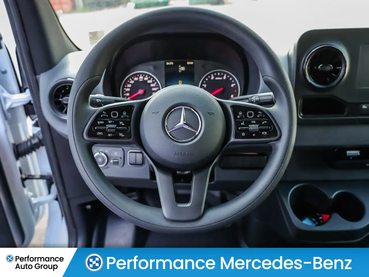 Mercedes-Benz Sprinter - Image 14