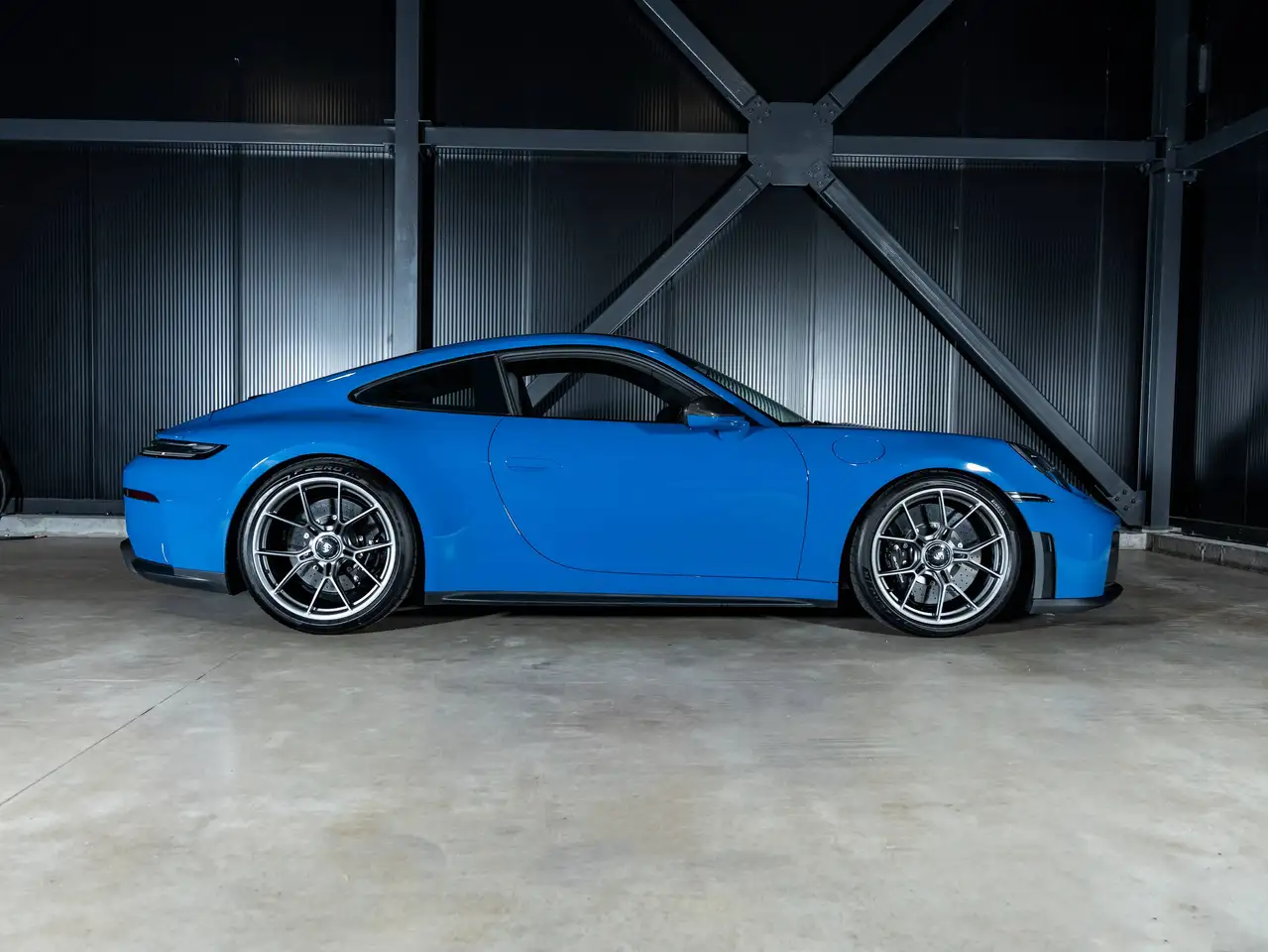 Porsche 911 - Image 9