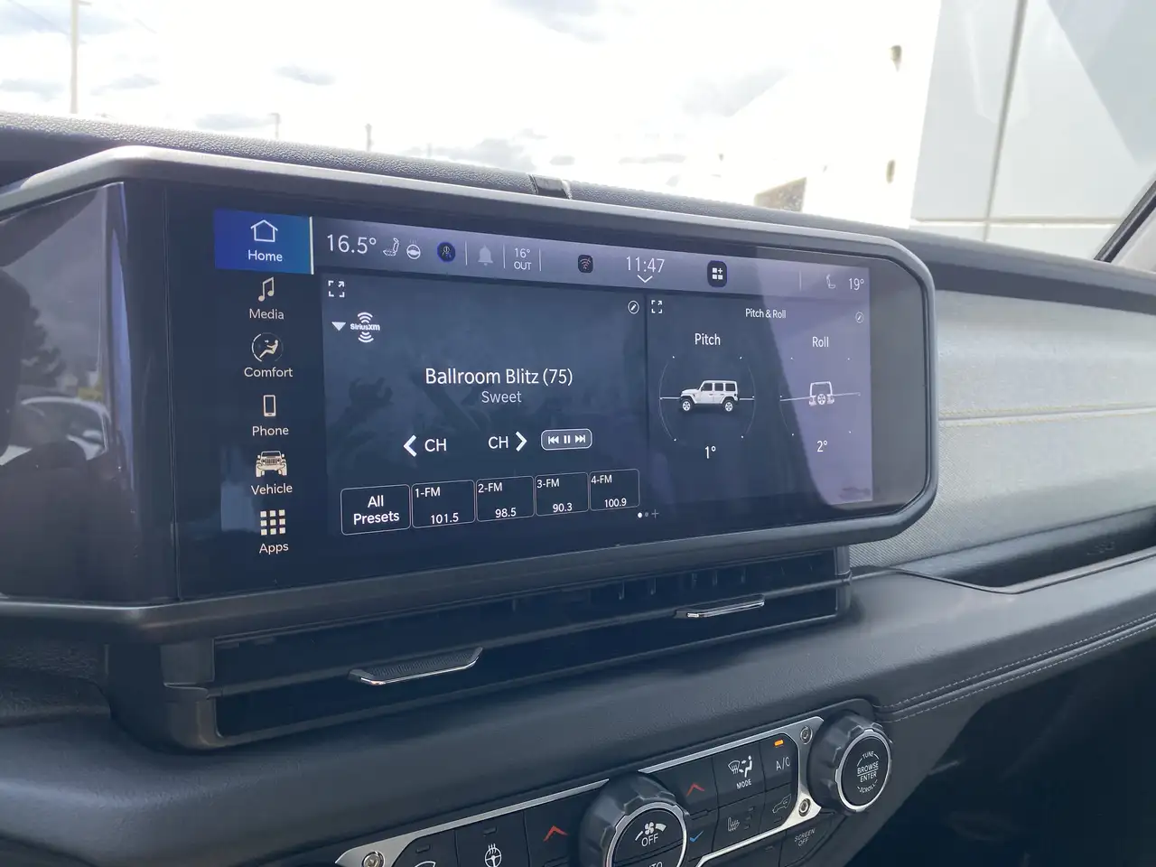 Jeep Wrangler - Image 15