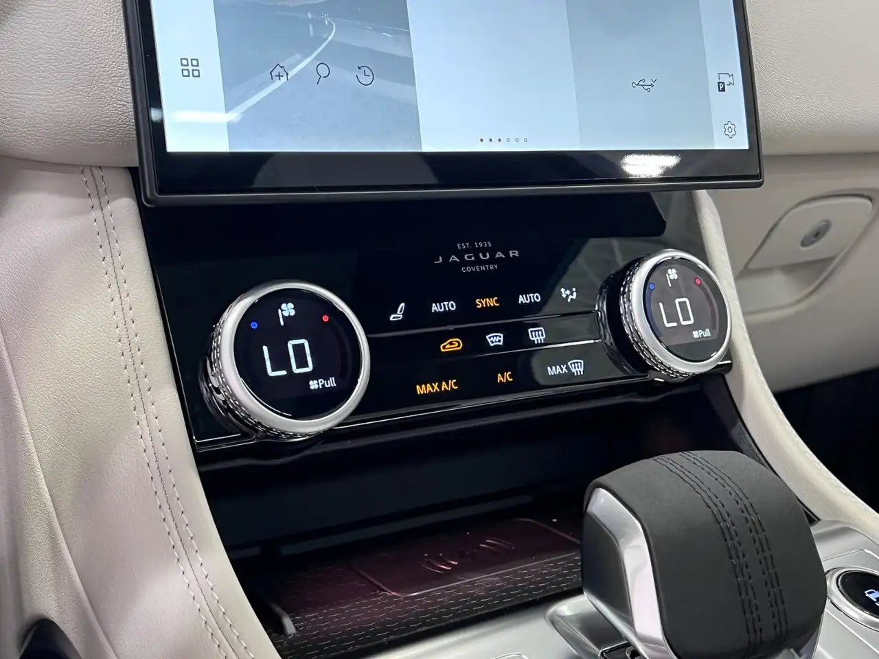 Jaguar F-Pace - Image 17