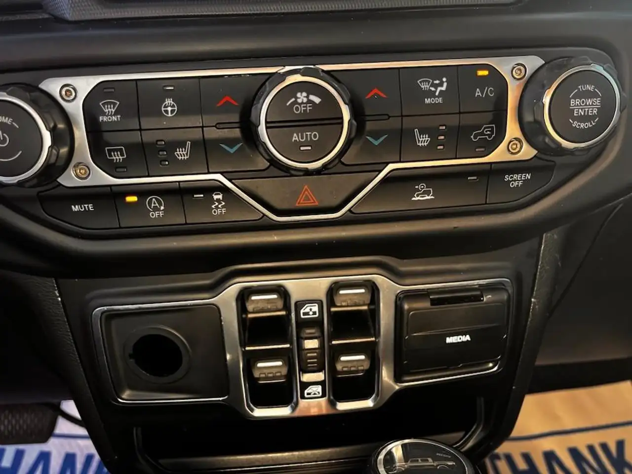Jeep Gladiator - Image 10