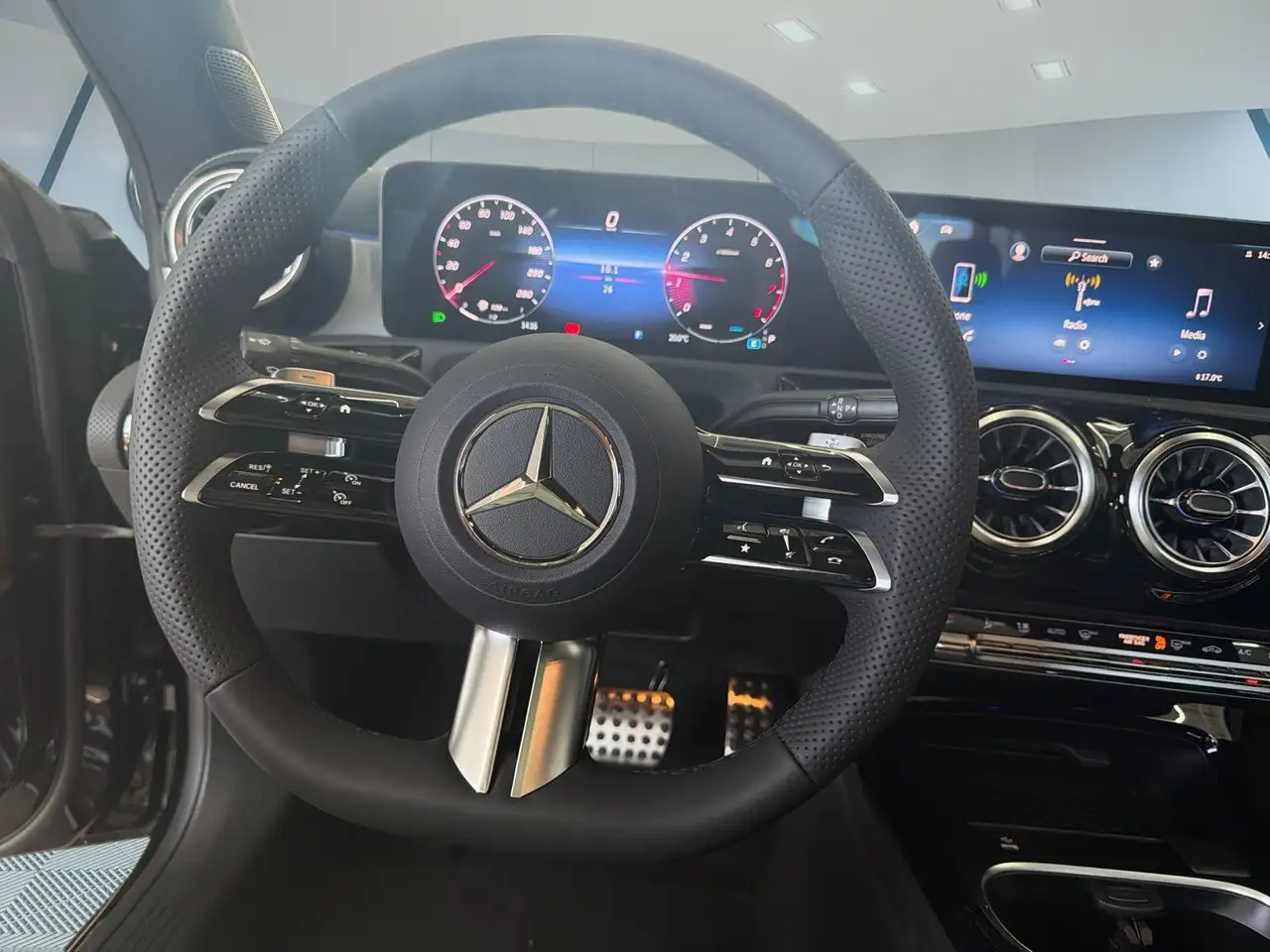 Mercedes-Benz CLA - Image 13