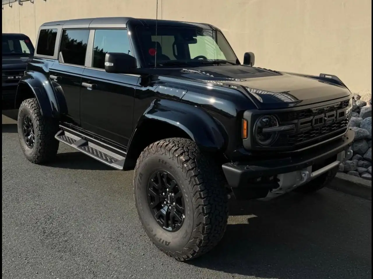 Ford Bronco - Image 6