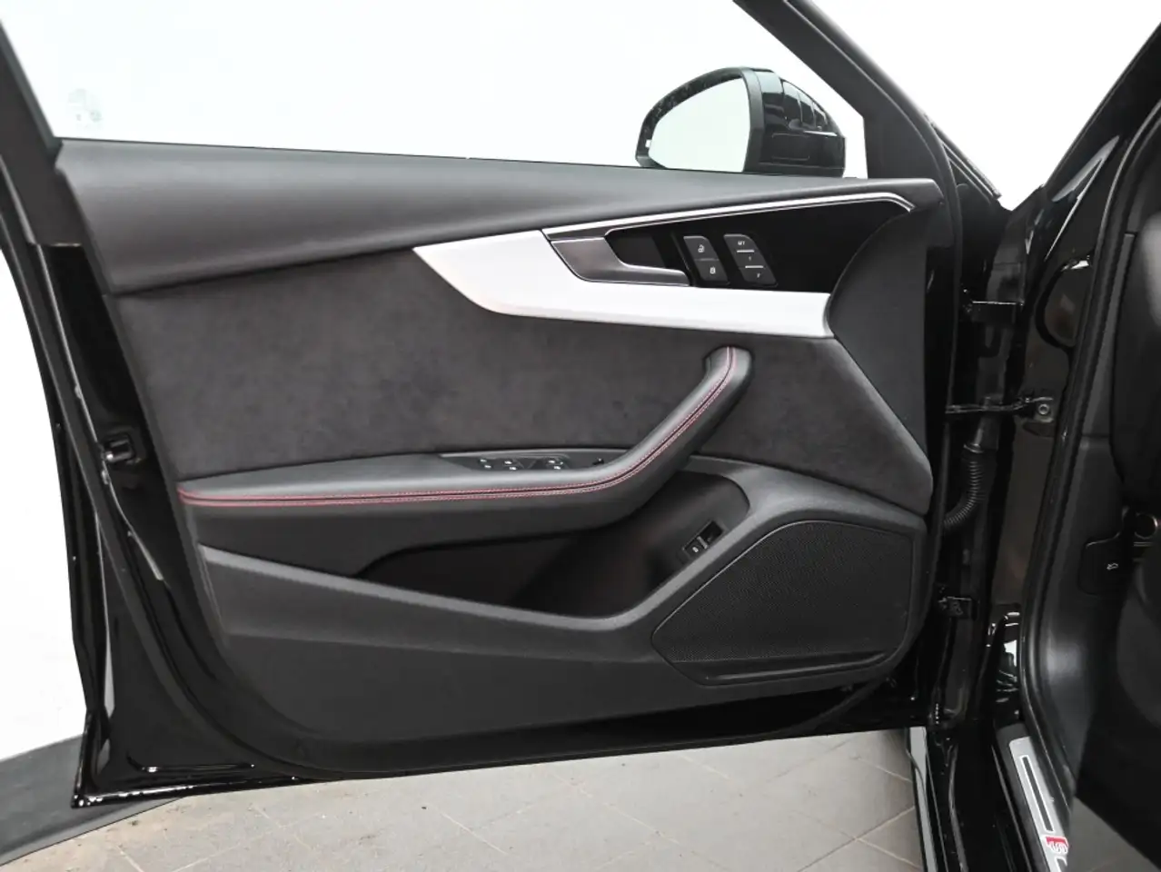 Audi A4 - Image 16