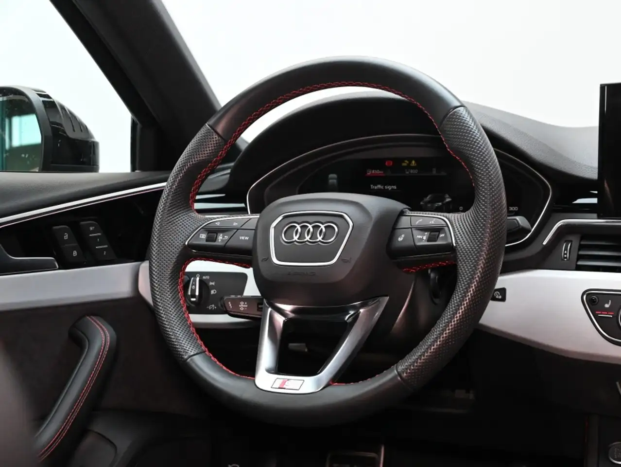 Audi A4 - Image 32