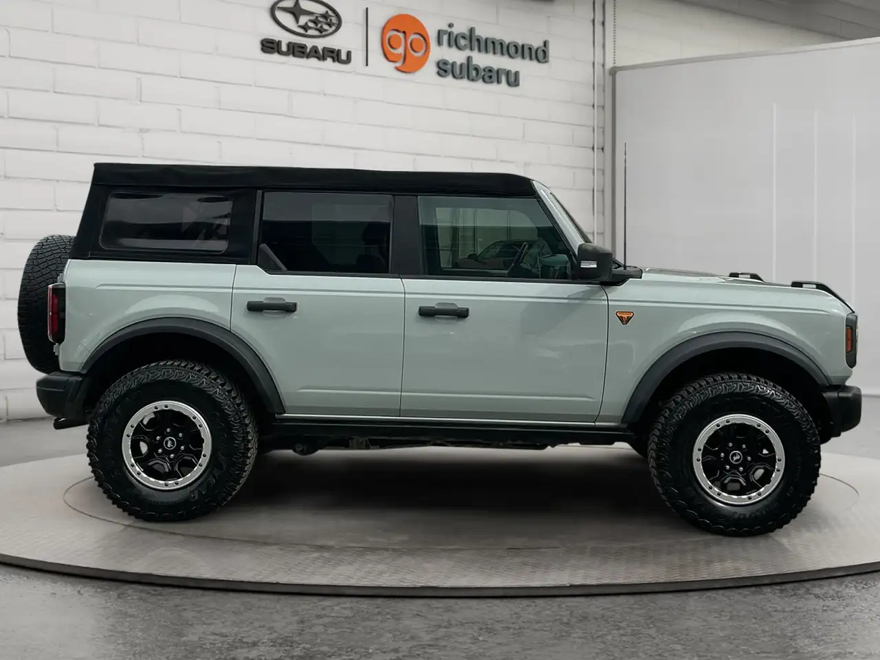 Ford Bronco - Image 4