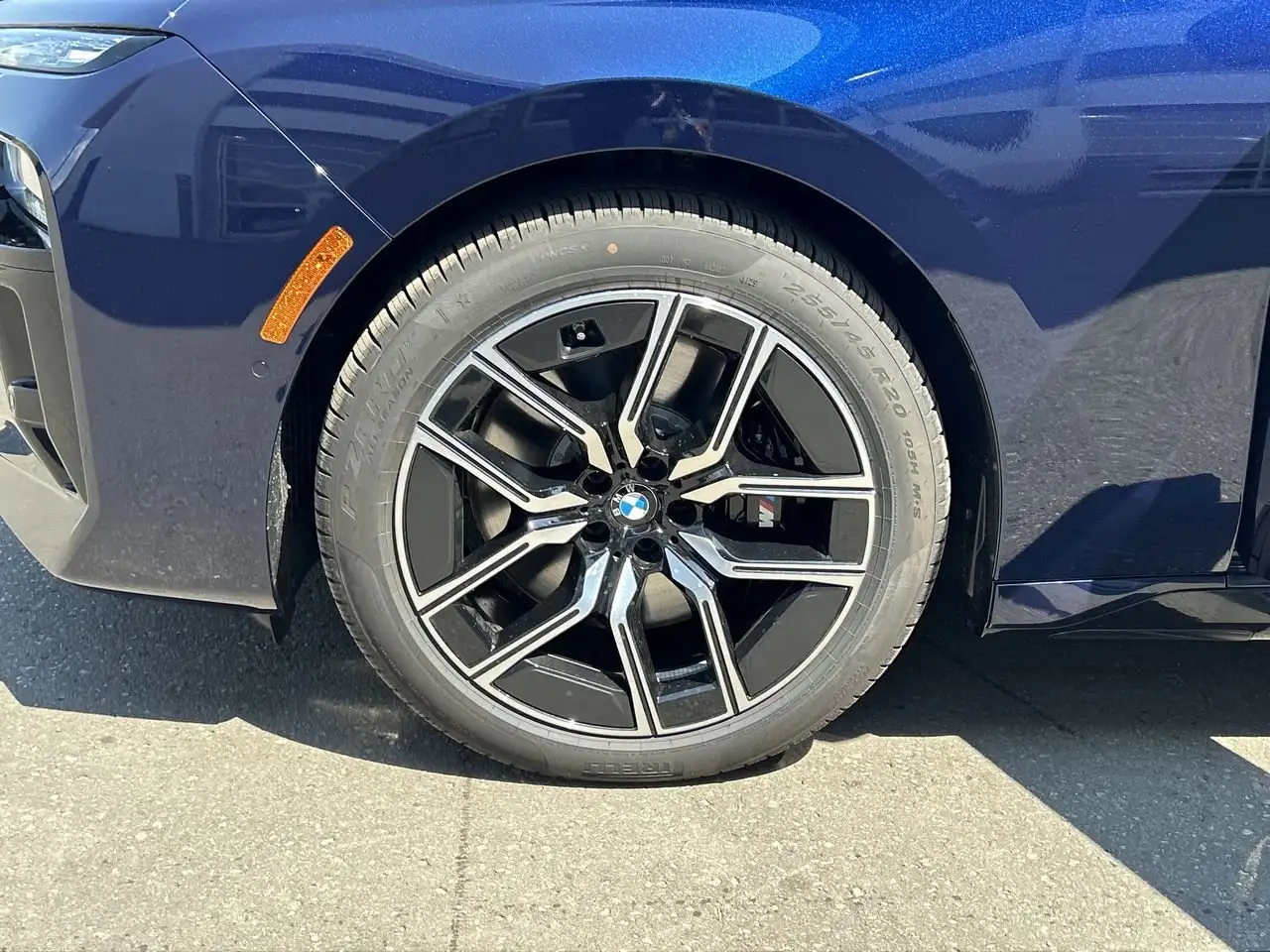 BMW 7 Series - Image 18