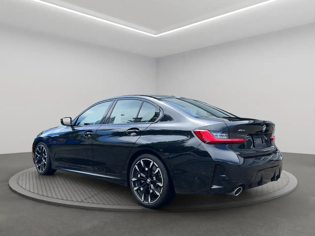 BMW 3 Series - Image 4