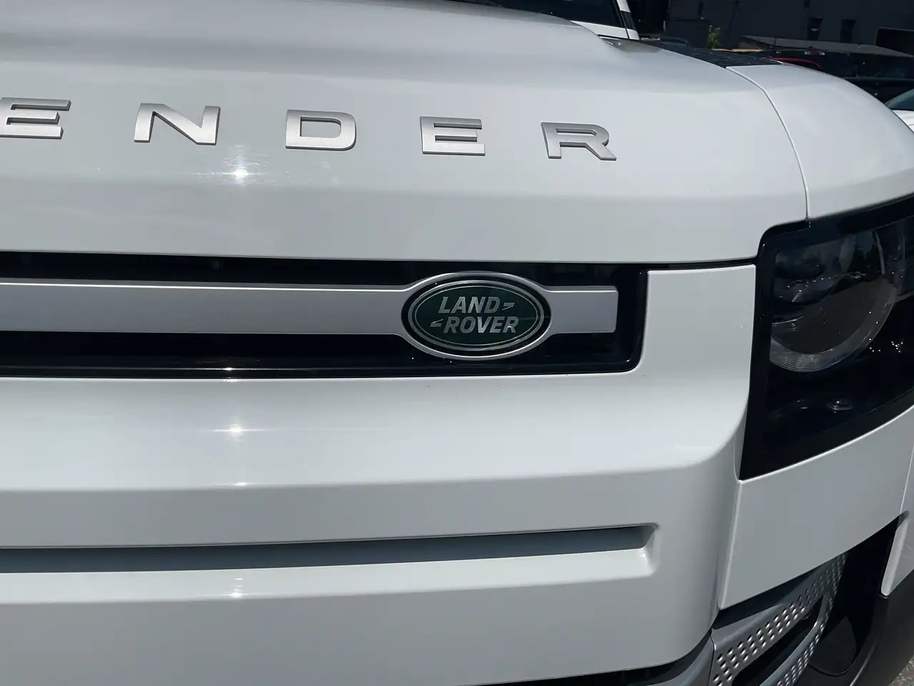Land Rover Defender - Image 18