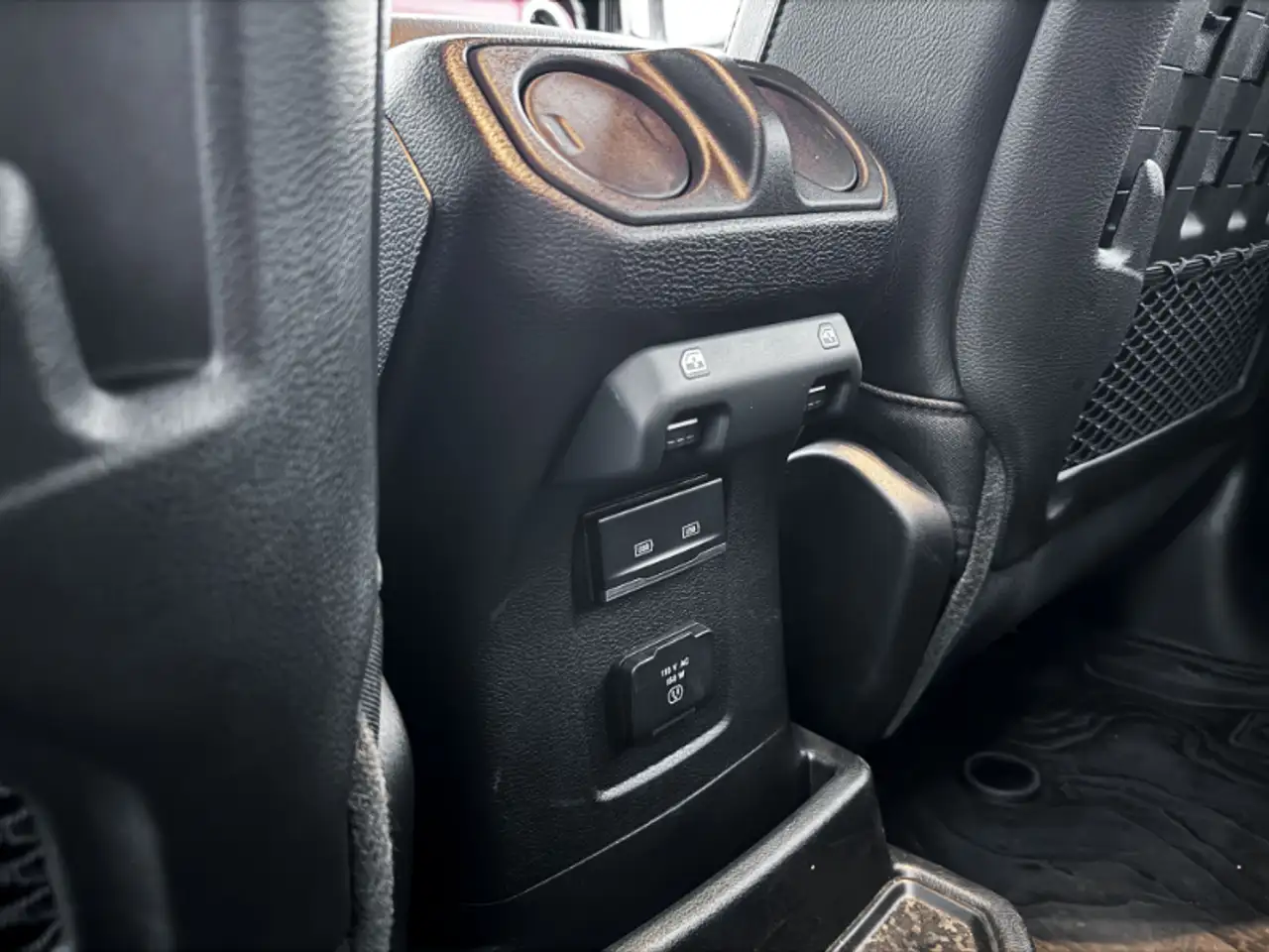 Jeep Wrangler - Image 20