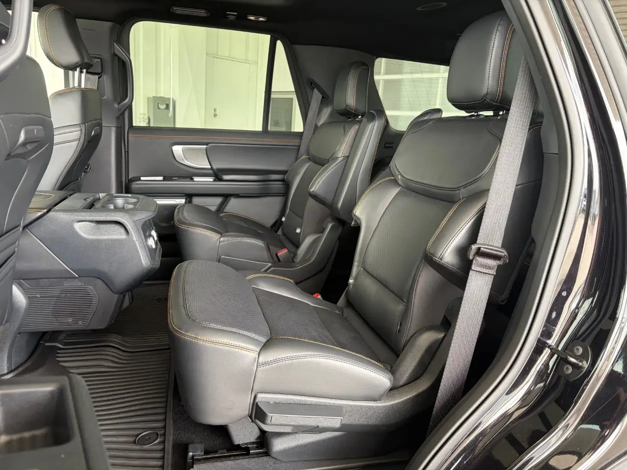 Ford Expedition - Image 19