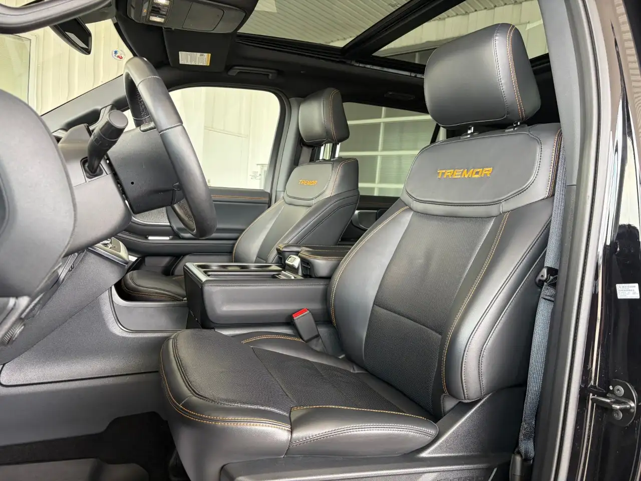Ford Expedition - Image 10