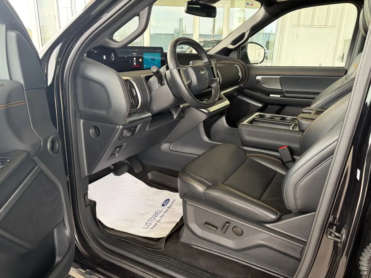 Ford Expedition - Image 11