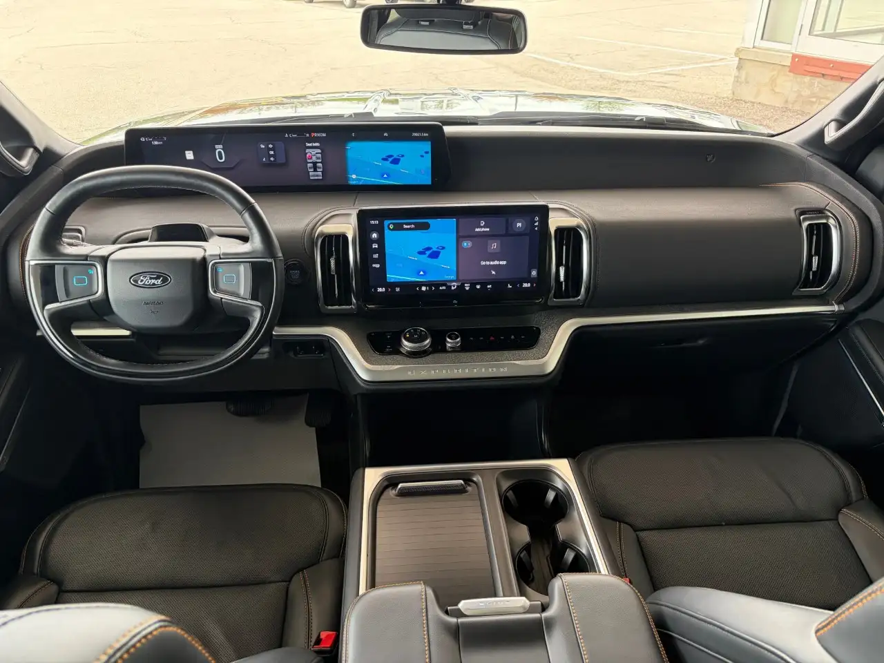 Ford Expedition - Image 12