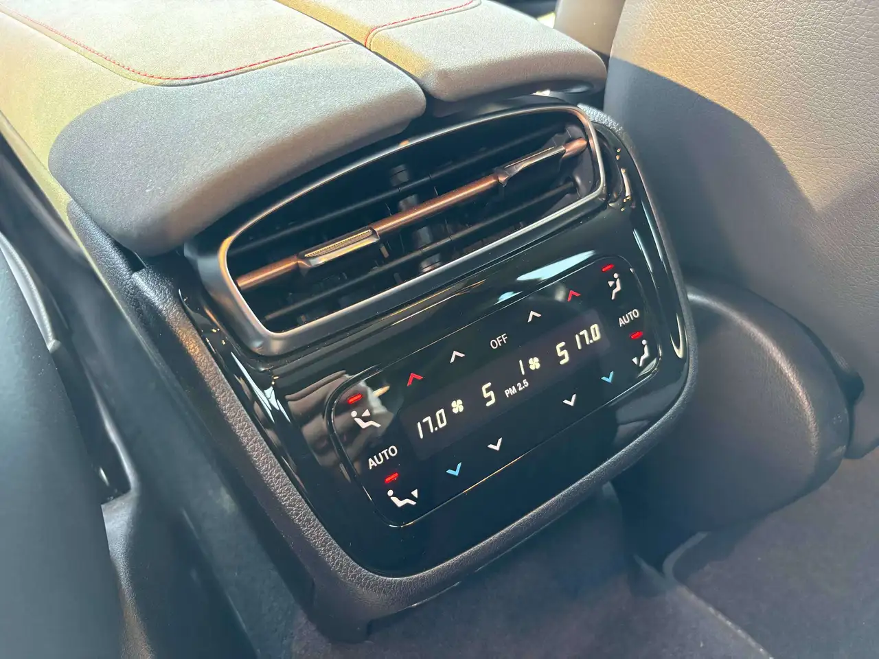Mercedes-Benz EQS - Image 23