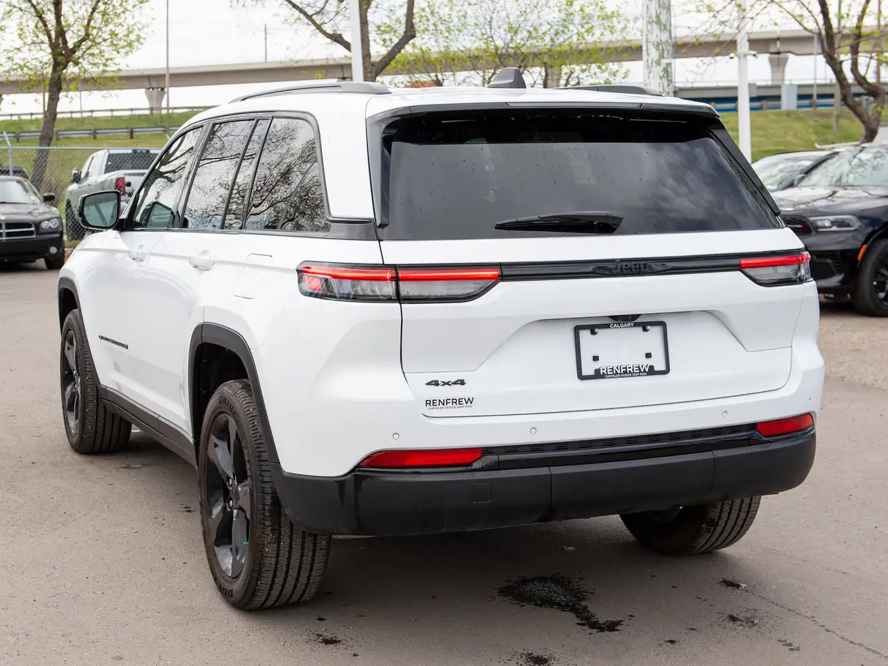 Jeep Grand Cherokee - Image 12