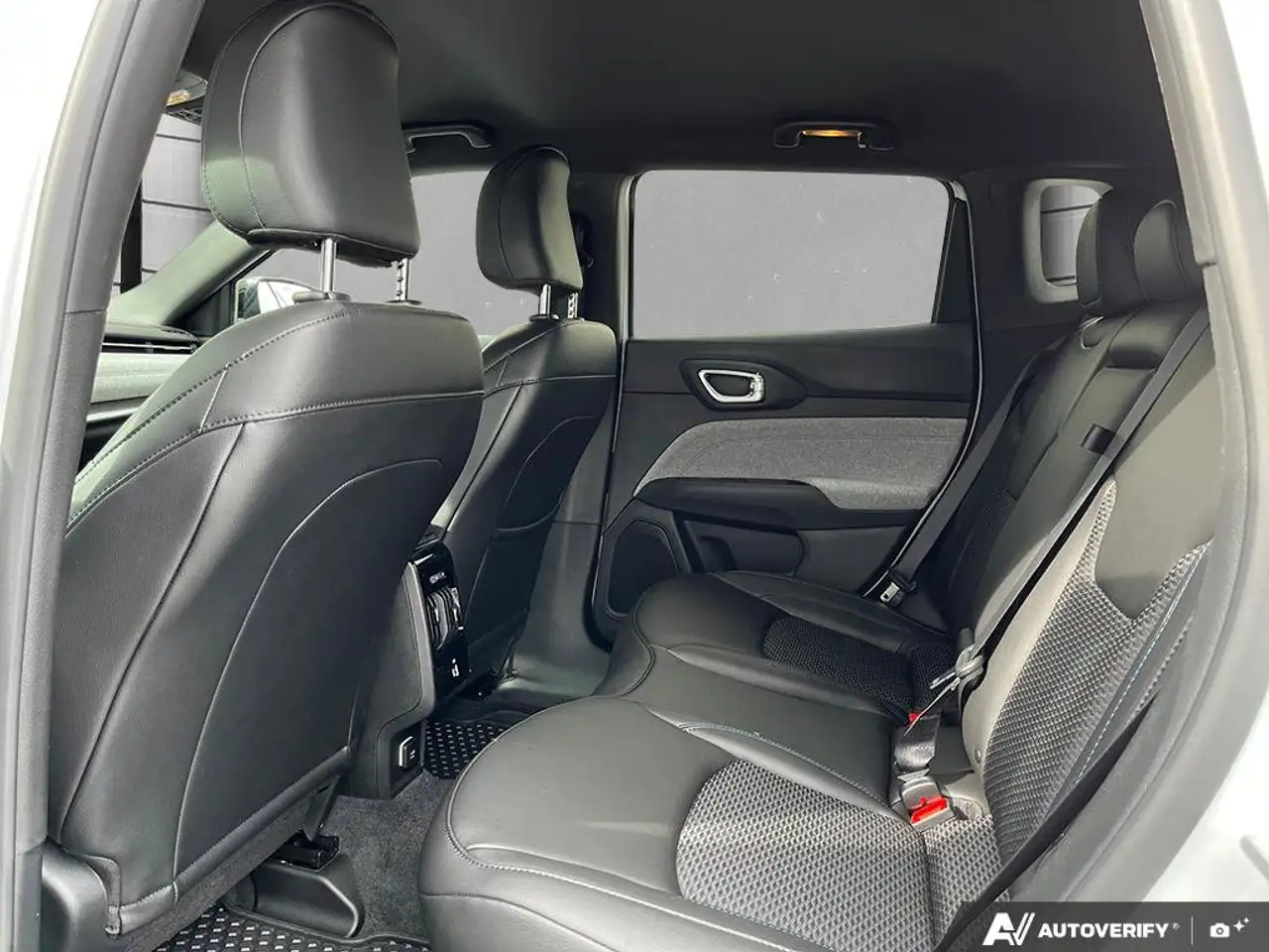 Jeep Compass - Image 23