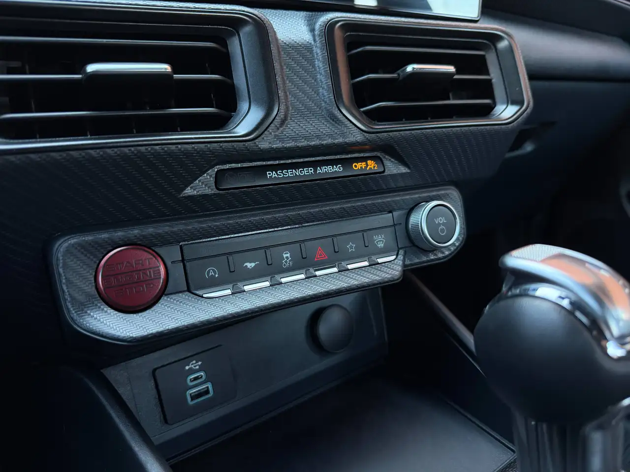 Ford Mustang - Image 18