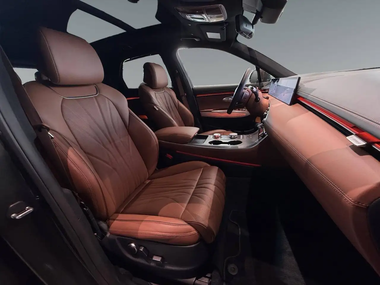 Genesis GV70 - Image 15