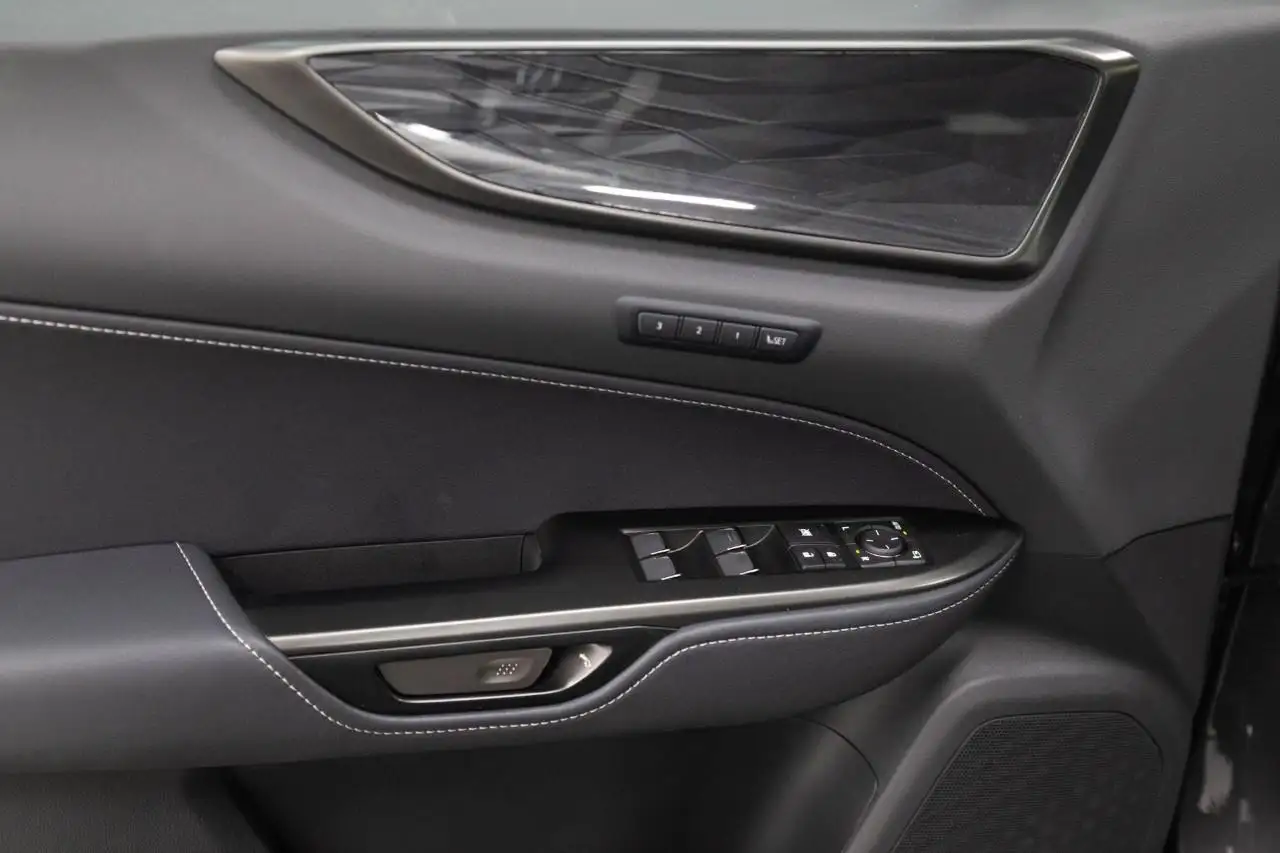 Lexus NX 350 - Image 11