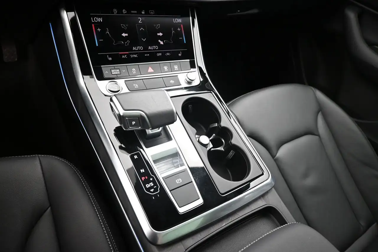 Audi Q7 - Image 11