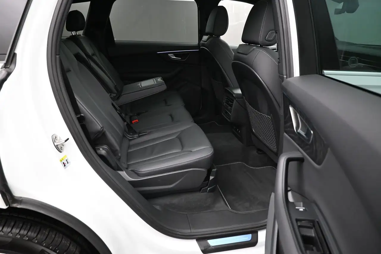 Audi Q7 - Image 25