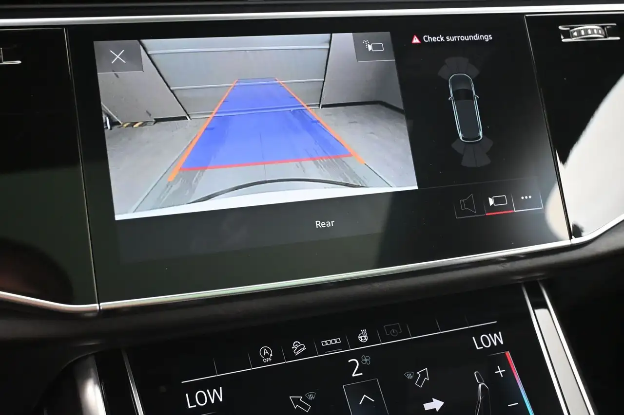 Audi Q7 - Image 7
