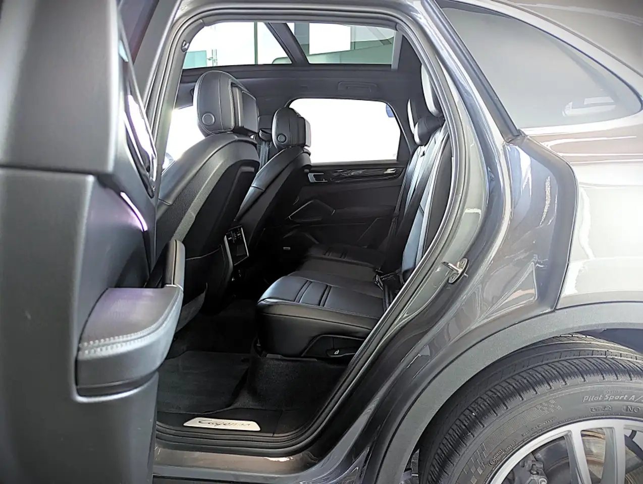 Porsche Cayenne - Image 29