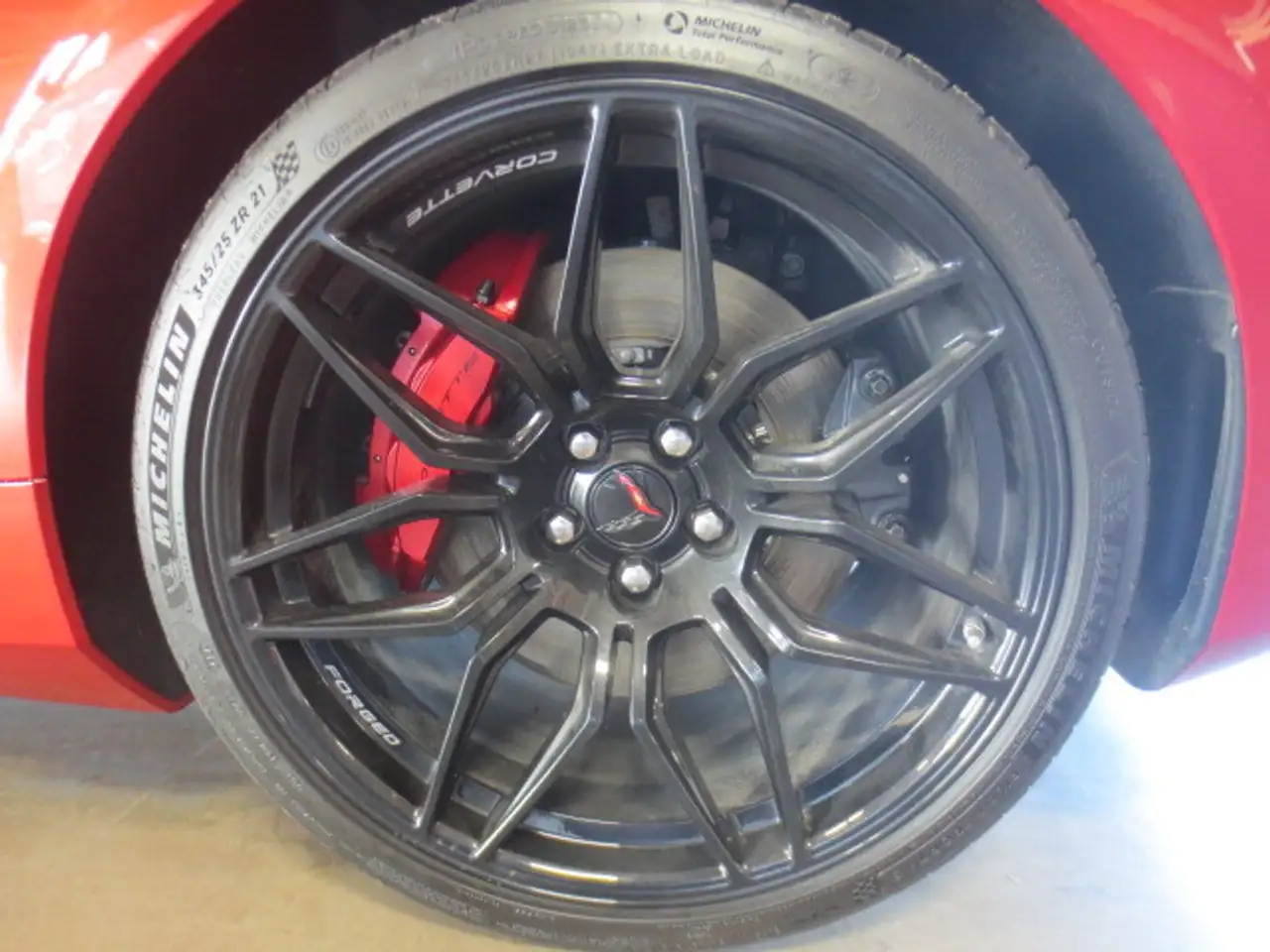 Chevrolet Corvette - Image 20