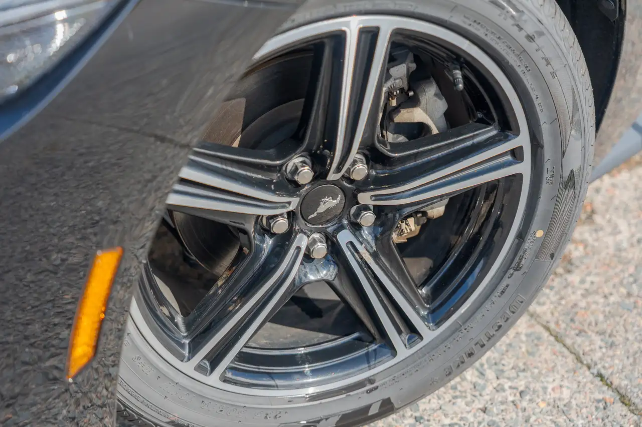 Ford Mustang - Image 22