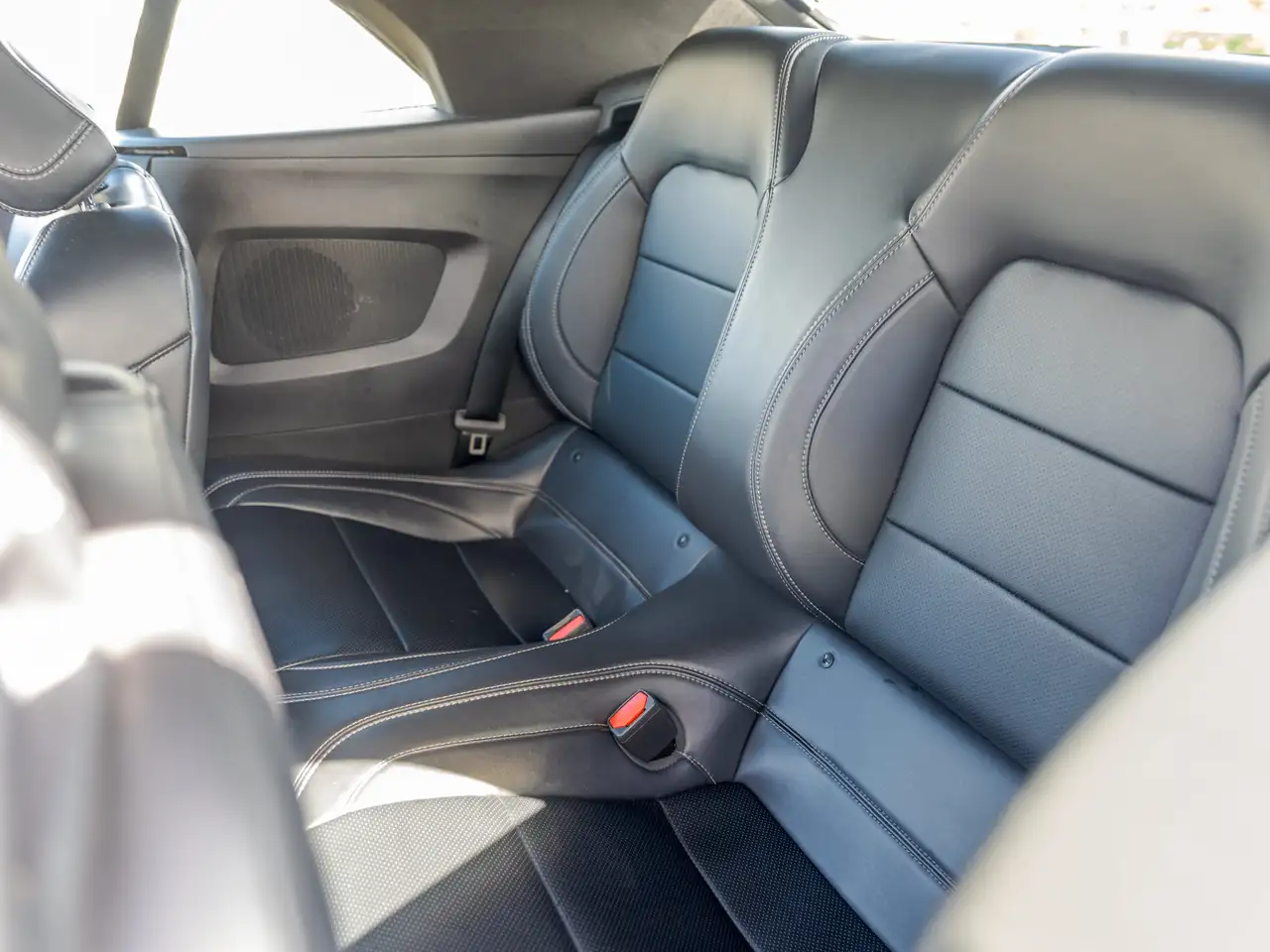 Ford Mustang - Image 18
