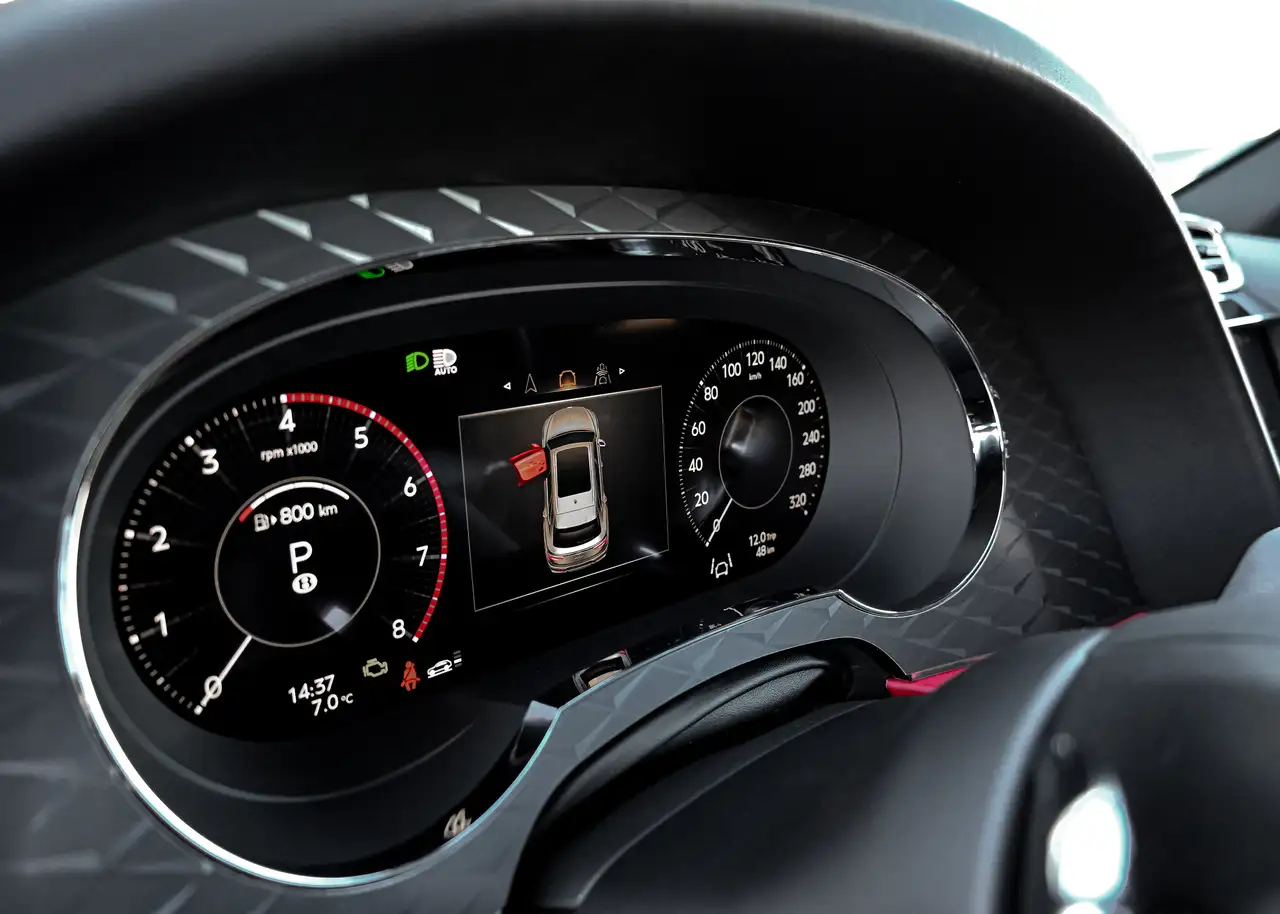 Bentley Bentayga - Image 17
