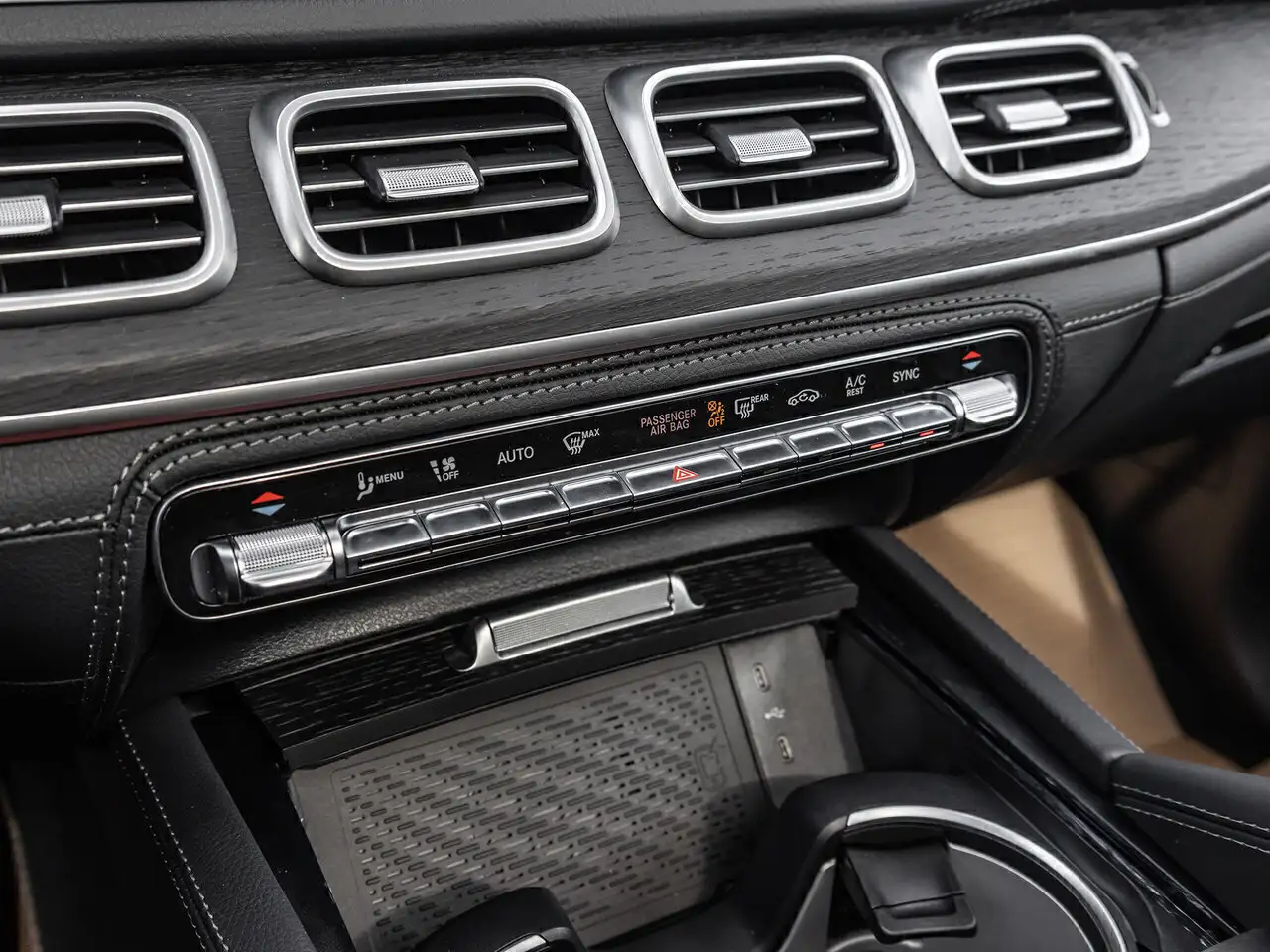 Mercedes-Benz GLE - Image 32