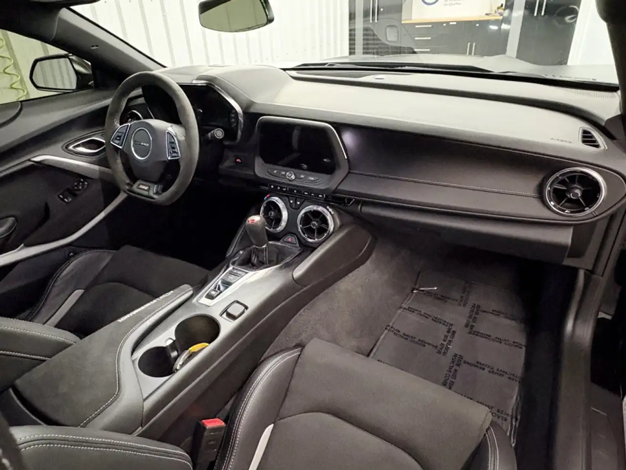 Chevrolet Camaro - Image 24