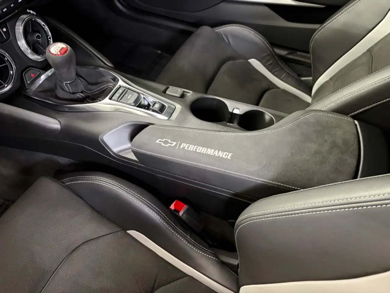 Chevrolet Camaro - Image 31