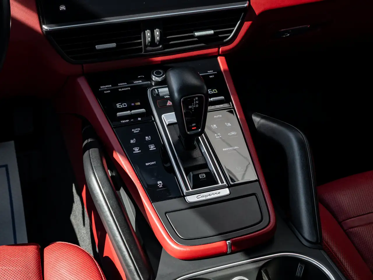 Porsche Cayenne - Image 33