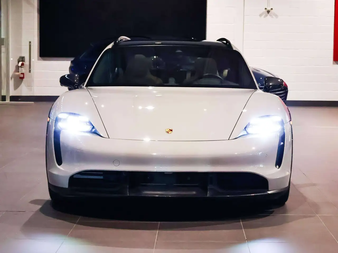 Porsche Taycan - Image 24