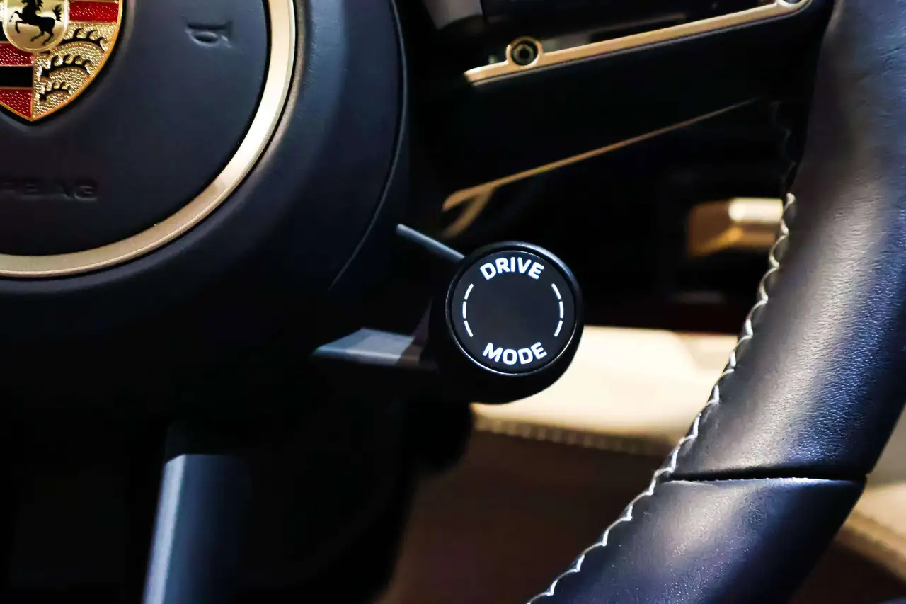 Porsche Taycan - Image 16