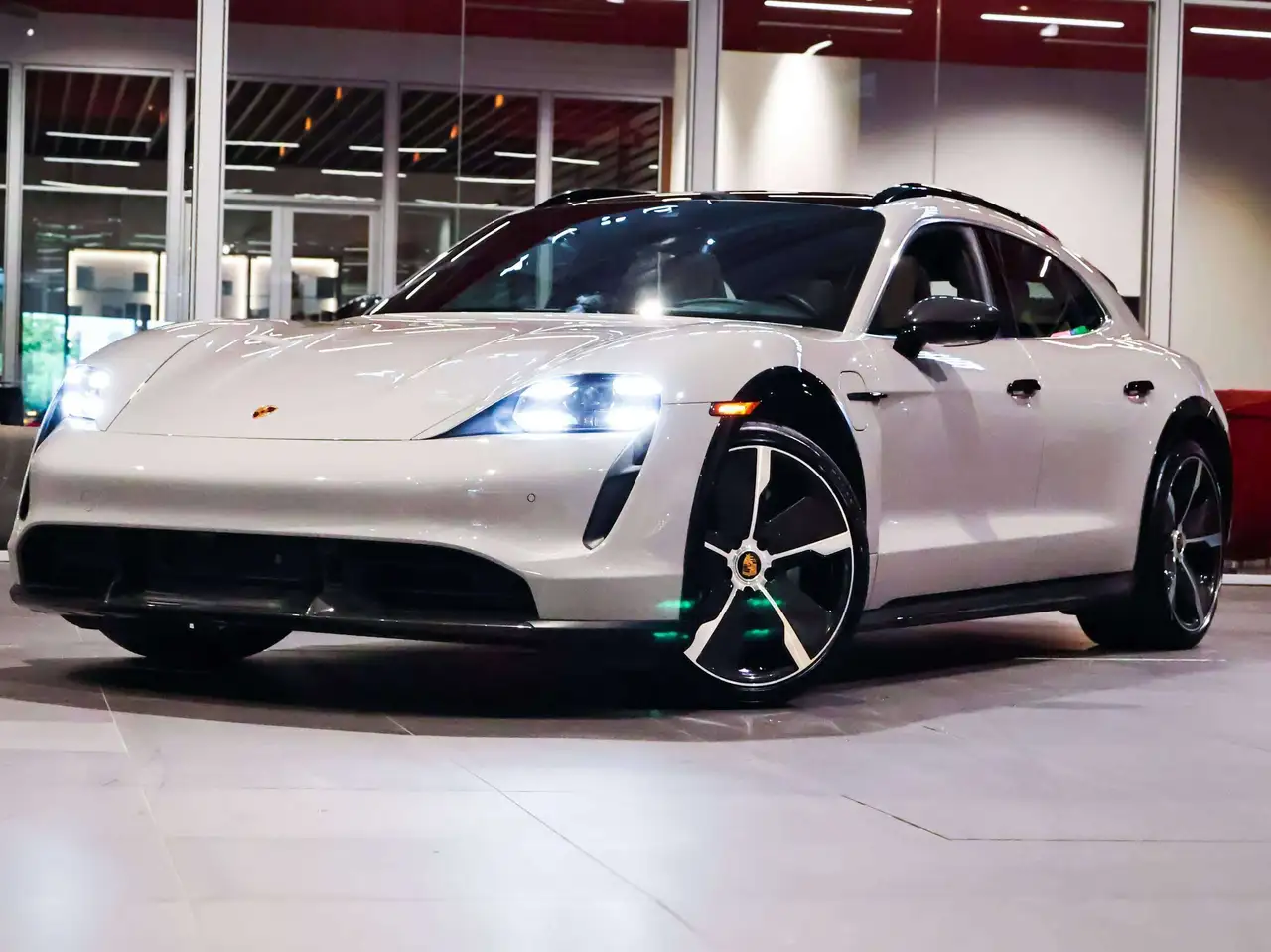 Porsche Taycan - Image 1