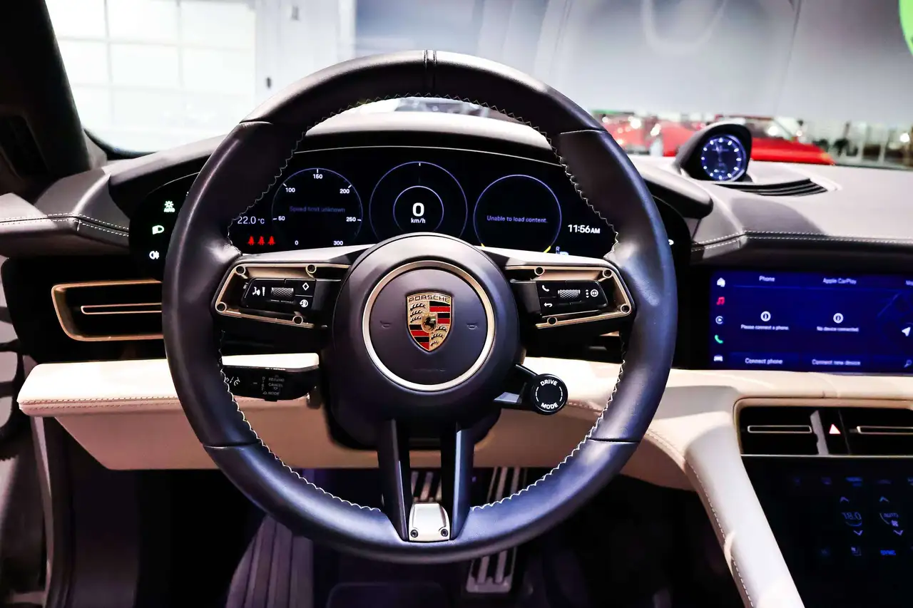 Porsche Taycan - Image 15