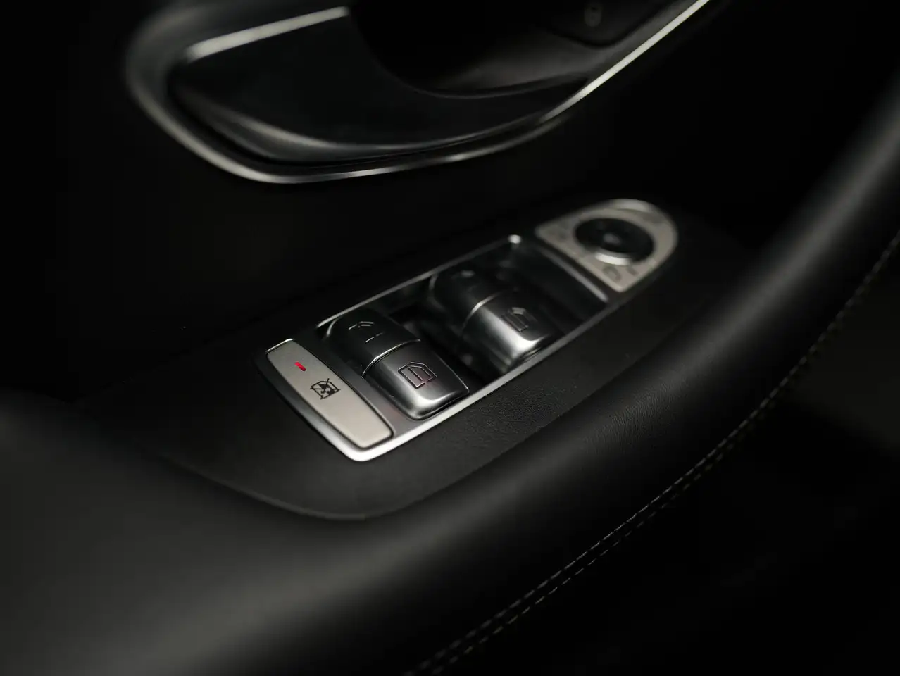 Mercedes-Benz E-Class - Image 27