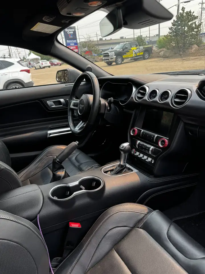 Ford Mustang - Image 7