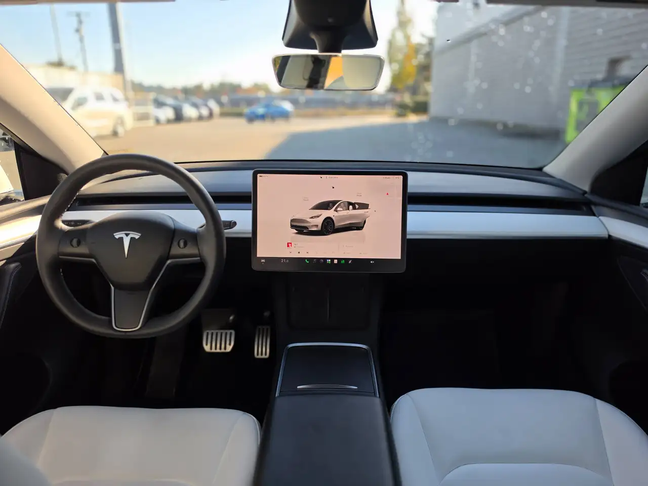 Tesla Model Y - Image 17