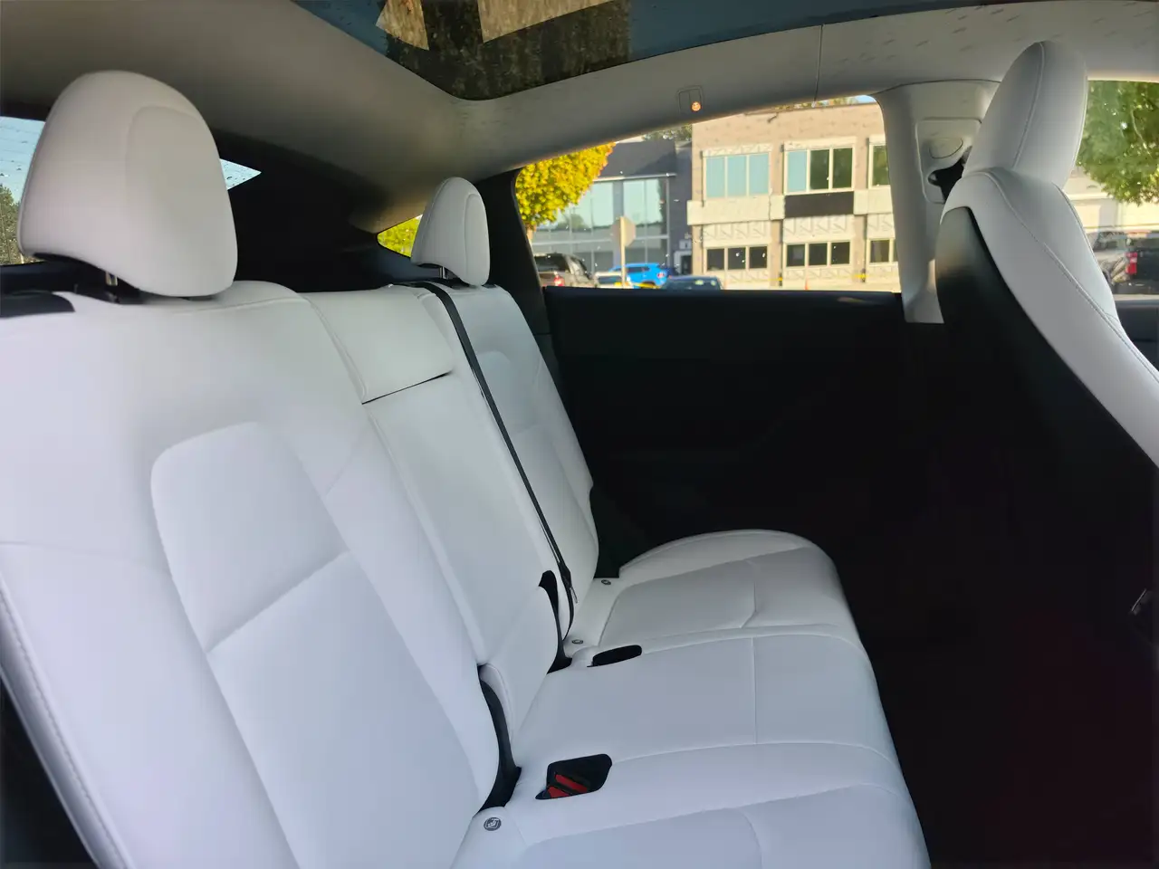 Tesla Model Y - Image 30