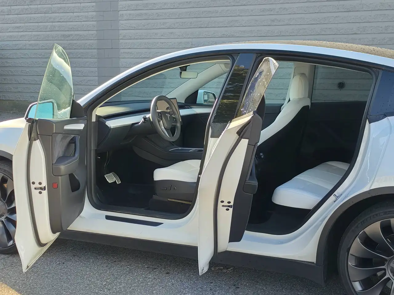 Tesla Model Y - Image 11