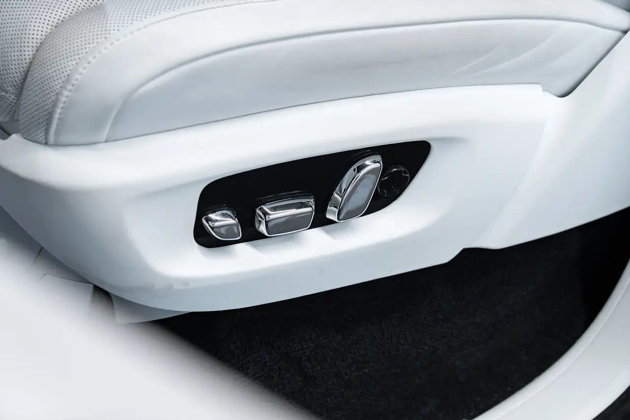 Rolls-Royce Cullinan - Image 28